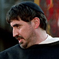 Alfred Molina, interpretando Tetzel no filme Lutero de 2003