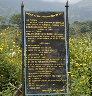 Photo: sign welcoming trekkers to Annapurna circuit