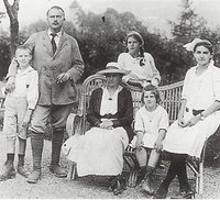 Avec sa femme et ses enfants, Franz, Agathe, Marianne, Gret à Chateau d'Oex en 1917