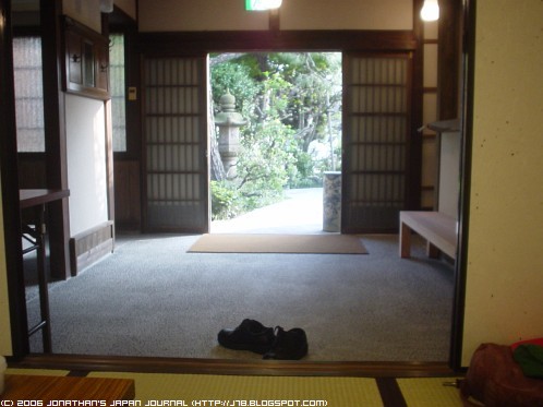 入口 | The entrance Image © 2006 Jonathan's Japan Journal