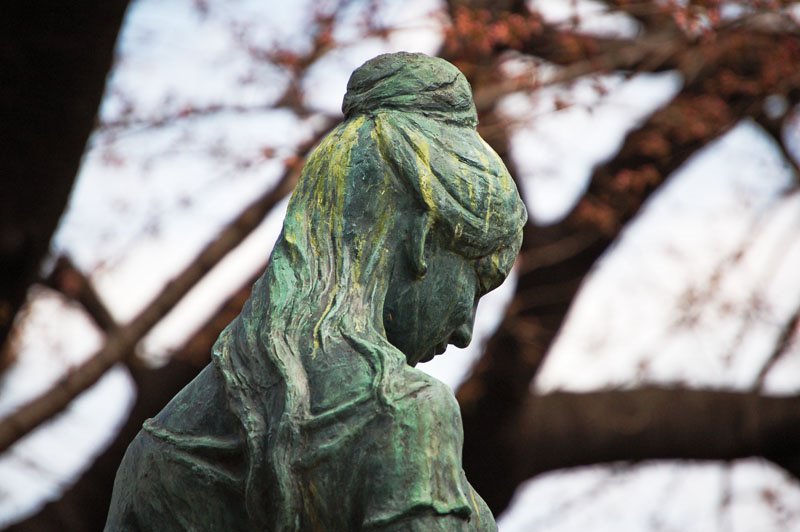 Statue of a sad-looking woman