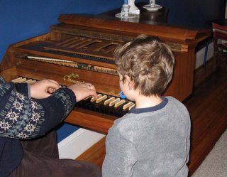 Mini-Critic listens to the Neupert harpsichord