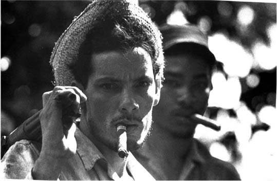 Muere el Fotografo de la Revolucion Cubana RAUL CORRALES | Defotoarte's  Weblog