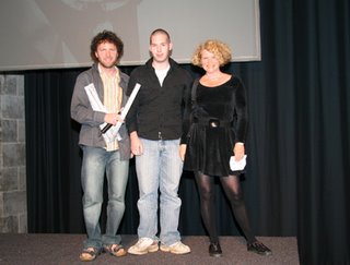 Le prix du public remis par les professeurs au réalisateur, Samuel Matteau