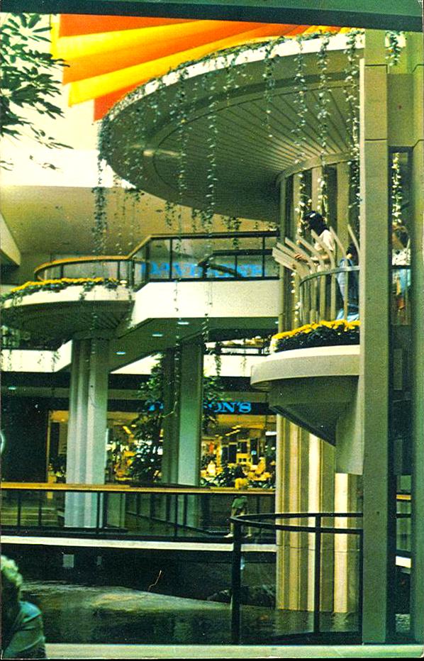 Malls of America: Cumberland Mall