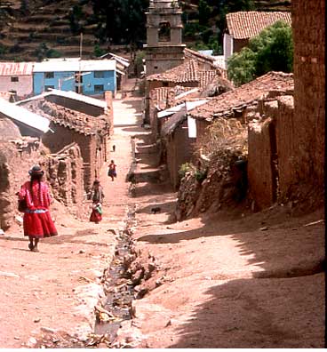 Una calle de Sarhua (1980)