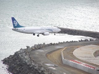B737 on final approach at Wellington