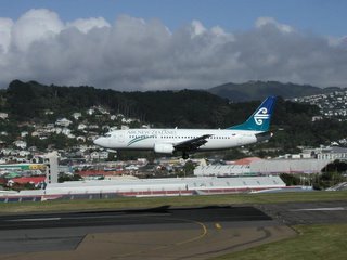 Air New Zealand B737-3xx landing at NZWN