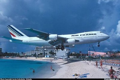 amazing weird funny pictures aircraft at st maarten airport