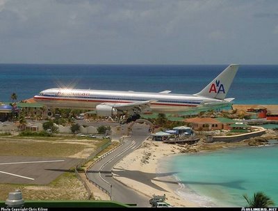 amazing weird funny pictures aircraft at st maarten airport