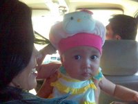 Lidya dengan bola mata yang mengundang simpati. Uih, jadi ingat Marty, anak saya.