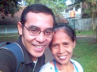 Ceu Ana dan saya dalam kunjungan terakhir saya ke asrama awal tahun ini