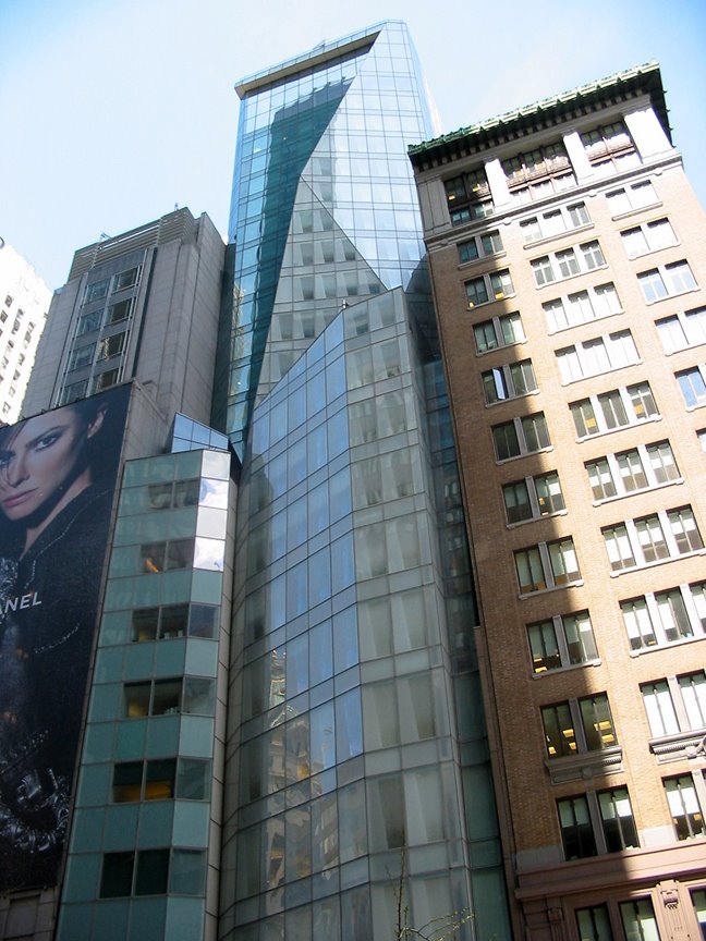 Glass building of LVMH Louis Vuitton-Moët Hennessy Tower, East 57, New York  Stock Photo - Alamy