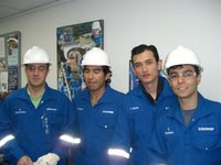 Vestindo macacões - Wearing coveralls