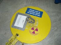 Aqui ficam as fontes radioativas - Here we keep the radioactive sources