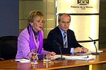 Teresa de la Vega y Félix Montilla en rueda de prensa en La Moncloa