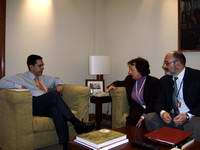 Fernando Moraleda con la presidenta y secretario de la ANPAP