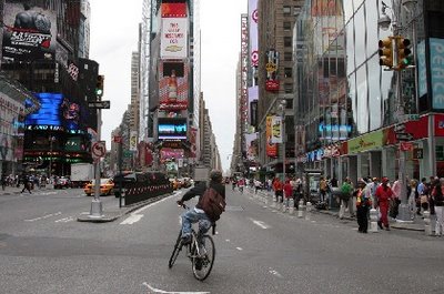 Image of bicyclist in Times Square