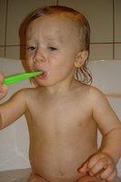 myję zęby bo wiem dobrze o tym, kto ich nie myje ten ma klopoty...