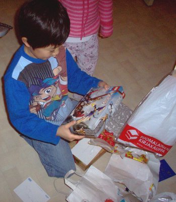 Kachun's looking at his presents