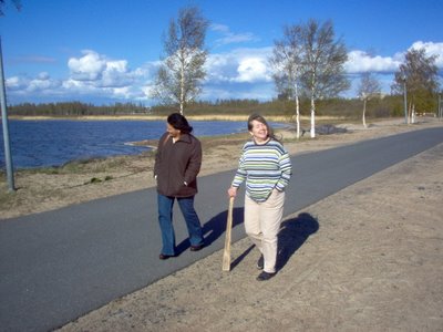 Smitha and Annikki at Nallikari beach