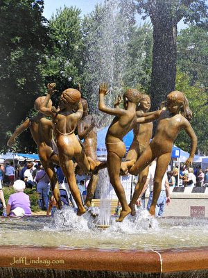 The Fountain at City Park. Photo copyright Jeff Lindsay, 2005.