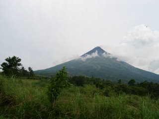 mayon volcano legaspi albay philippines