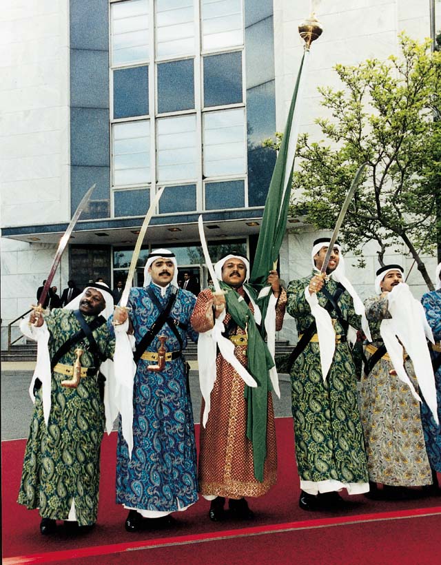 Chai-7aleeb: WHERE"S THE KUWAITI MENS TRADITIONAL DANCE?