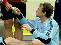 Momento en que Lehmann recibe el papelito