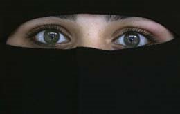 Britain's Straw lifts veil on Muslim-veil debate - and ignites firestorm