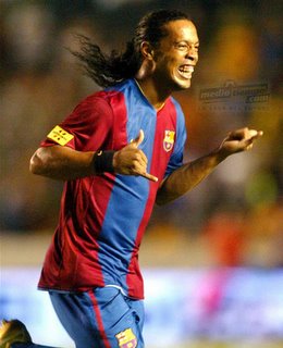 Ronaldinho festejando el gol
