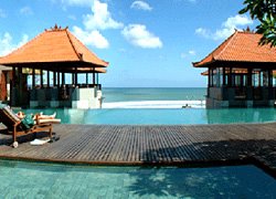 Mercure Kuta Bali Hotel swimming pool