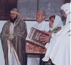 De izquierda a derecha : Guru Pitric, INICIADO Tico Tico, Gurumay Dhyana Gueburah y Sat Chellah Oxil Pali Ur.