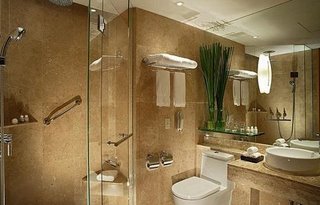 Holiday Inn Bangkok Hotel Bathroom