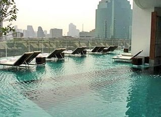 Millennium Hilton Bangkok Hotel Pool