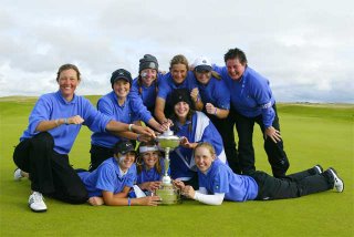 The Scottish Girls Team with the Stroyan Cup