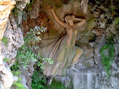 Laberint D'Horta: The Grotto of Echo and Narcissus - Click to resize