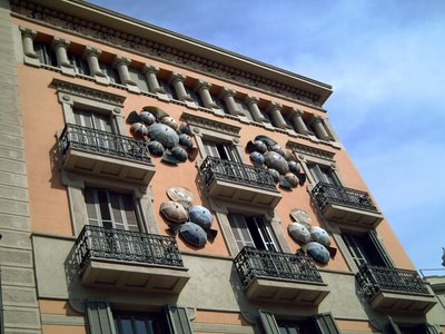 Casa Bruno Quadros: Modernism or Eclectic Whim: Click to Resize
