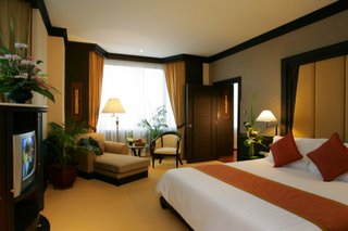 Chaophya Suite Bedroom - Chaophya Park Hotel Bangkok