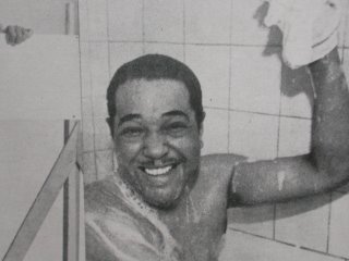 Duke Ellingtong taking a bath