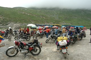 The climb to Rohtang begins here