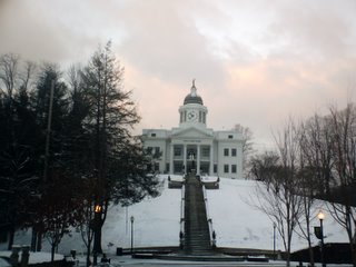At about 7.45 am, I pulled over in front of the Jackson County Library and snapped this shot of the Old Jackson County Court House. As usual, click for a larger image.