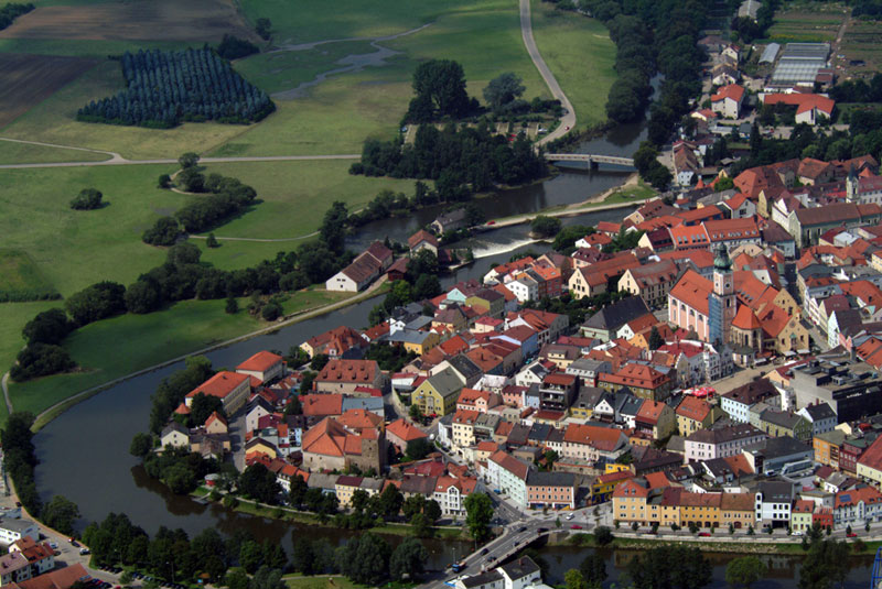 Downtown of Cham with Regen river