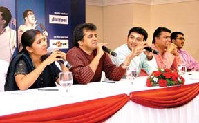  <br />Contest judges - Anuradha Sreeram, Shrinivas and Unnikrishnan announcing<br />the finalists for the �Airtel Super Singer� contest, in the city, yesterday.<br /><br />Photo: T Shankaran