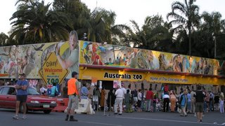 Tributes and crowds outside Steve Irwin's zoo days after his death