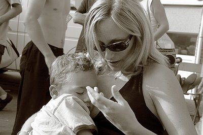 photo femme et enfant, beach days 2006 esneux, photo dominique houcmant, goldo graphisme