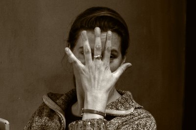 mains, femme, visage, photo dominique houcmant, goldo graphisme