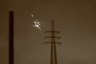 image_pylône électrique, feu d'artifice, nouvel an, new year fireworks, photo goldo