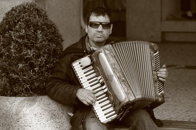photo accordéon, foto, Porto, rua de Santa Catarina, photo dominique houcmant, goldo graphisme