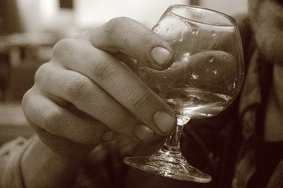 foto, mano, hand, main, glas, verre, alcool, alcohol, photo dominique houcmant, goldo graphisme